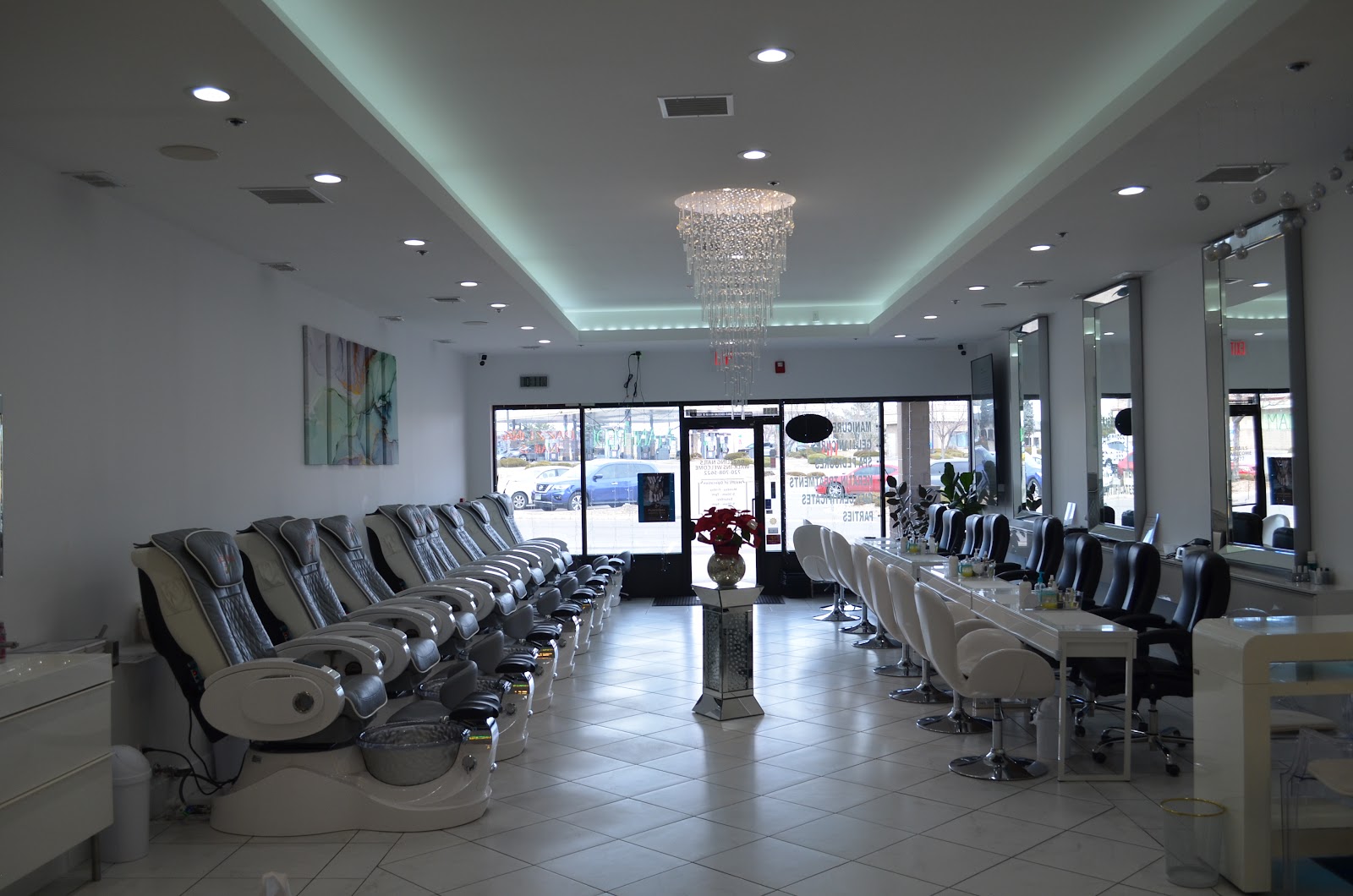 Dazzling Nails logo